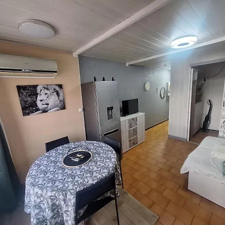 Grand Studio A 150m De La Plage Et 200m Du Port !