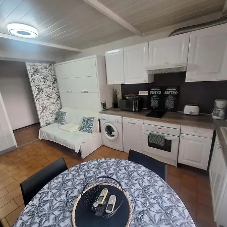 Daire Grand Studio A 150m De La Plage Et 200m Du Port ! *